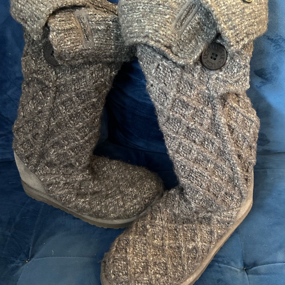 UGG Cable Knit Boots ~ Grey